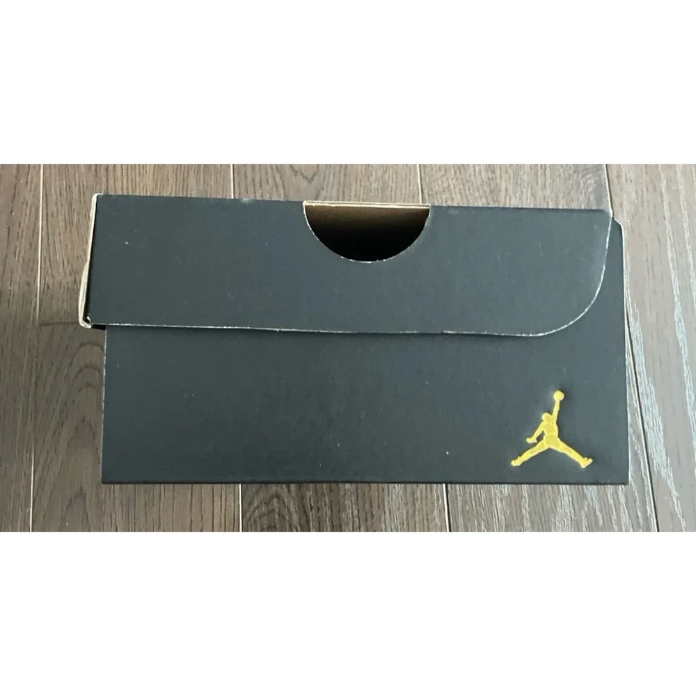 Nike Air Jordan empty‎ shoe box